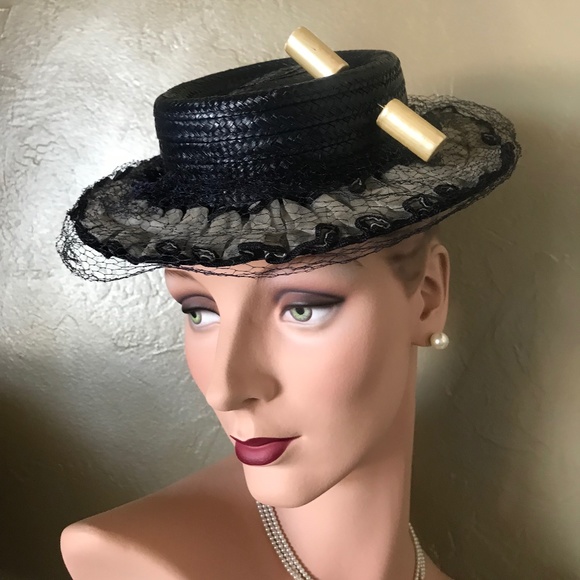 CHIC 1930s\' BLACK STRAW TILT FEDORA -CREME FABRIC TRIM, BAKELITE ORNAMENT & VEIL main image 5